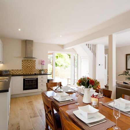 'Orchard Croft Lodge - Chichester', Book-Direct, New Home 1,367 Sq' Ft' , Can Sleep 8 On Request , Split & Link 'Super King' Size Beds, Free Wi-Fi, Sky Tv & Sky Sports, 9 - Minutes From West Wittering Beach, Very Quiet Location, Dog Friendly מראה חיצוני תמונה