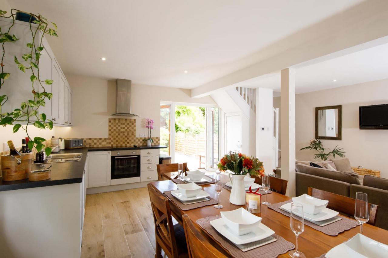 'Orchard Croft Lodge - Chichester', Book-Direct, New Home 1,367 Sq' Ft' , Can Sleep 8 On Request , Split & Link 'Super King' Size Beds, Free Wi-Fi, Sky Tv & Sky Sports, 9 - Minutes From West Wittering Beach, Very Quiet Location, Dog Friendly מראה חיצוני תמונה
