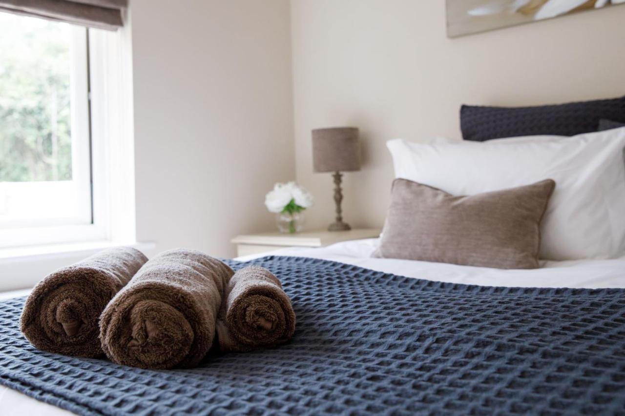 'Orchard Croft Lodge - Chichester', Book-Direct, New Home 1,367 Sq' Ft' , Can Sleep 8 On Request , Split & Link 'Super King' Size Beds, Free Wi-Fi, Sky Tv & Sky Sports, 9 - Minutes From West Wittering Beach, Very Quiet Location, Dog Friendly מראה חיצוני תמונה