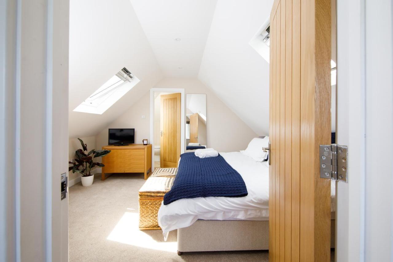 'Orchard Croft Lodge - Chichester', Book-Direct, New Home 1,367 Sq' Ft' , Can Sleep 8 On Request , Split & Link 'Super King' Size Beds, Free Wi-Fi, Sky Tv & Sky Sports, 9 - Minutes From West Wittering Beach, Very Quiet Location, Dog Friendly מראה חיצוני תמונה