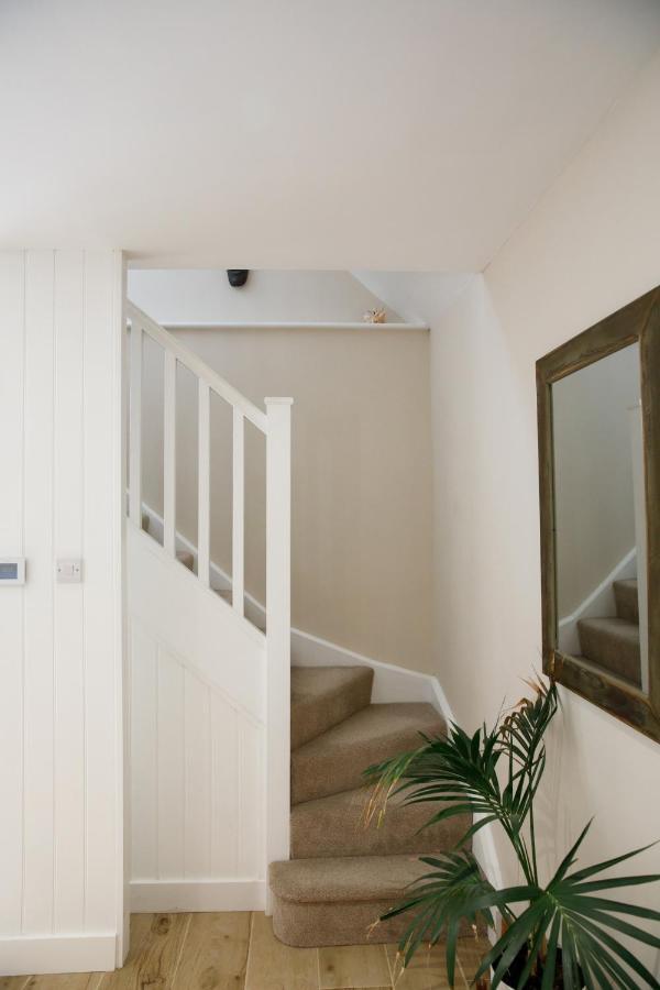 'Orchard Croft Lodge - Chichester', Book-Direct, New Home 1,367 Sq' Ft' , Can Sleep 8 On Request , Split & Link 'Super King' Size Beds, Free Wi-Fi, Sky Tv & Sky Sports, 9 - Minutes From West Wittering Beach, Very Quiet Location, Dog Friendly מראה חיצוני תמונה
