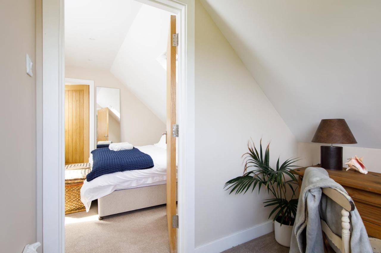 'Orchard Croft Lodge - Chichester', Book-Direct, New Home 1,367 Sq' Ft' , Can Sleep 8 On Request , Split & Link 'Super King' Size Beds, Free Wi-Fi, Sky Tv & Sky Sports, 9 - Minutes From West Wittering Beach, Very Quiet Location, Dog Friendly מראה חיצוני תמונה